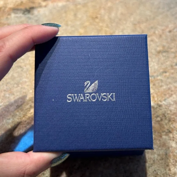 NWOT SWAROVSKI NECKLACE AND EARRINGS - Picture 2 of 3